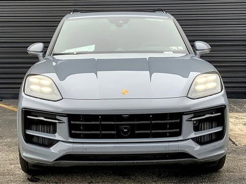 New 2026 Porsche Cayenne GTS image 13