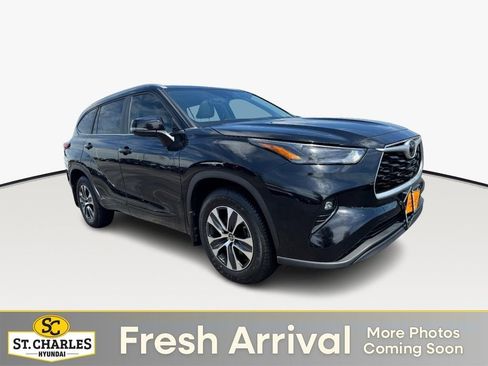 Used 2023 Toyota Highlander XLE AWD/4WD image 1