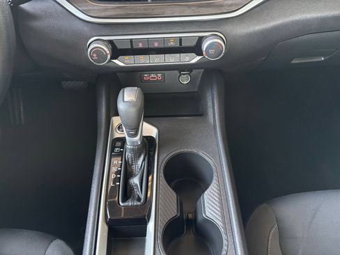 Used 2025 Nissan Altima 2.5 SV FWD image 40