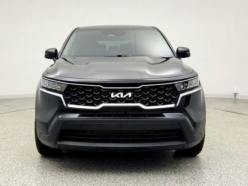 Used 2023 Kia Sorento LX image 2