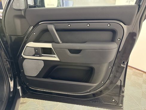Used 2023 Land Rover Defender 130 S image 22