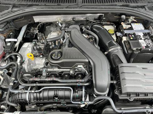 Used 2025 Volkswagen Jetta SE image 32