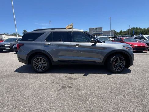 Certified 2025 Ford Explorer ST RWD image 3