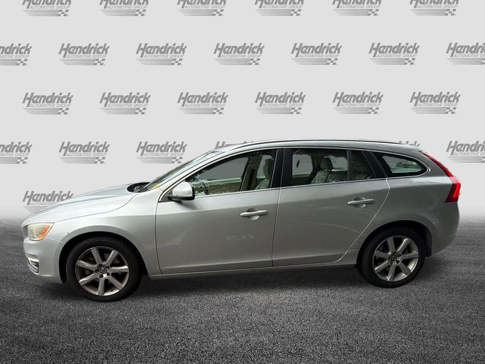 Used 2016 Volvo V60 T5 Platinum FWD image 9