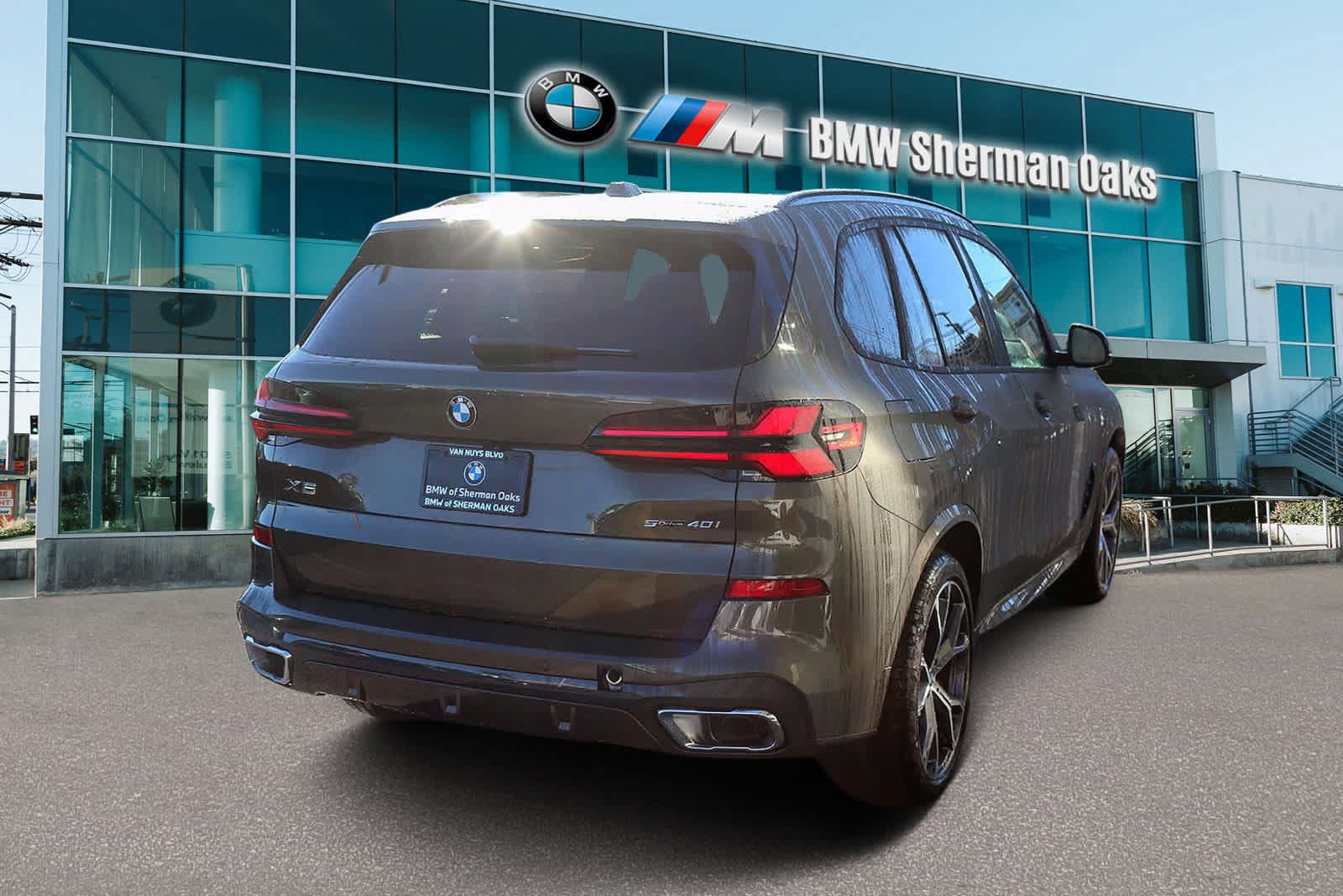 Used 2026 BMW X5 sDrive40i w/ M Sport Package RWD image 4