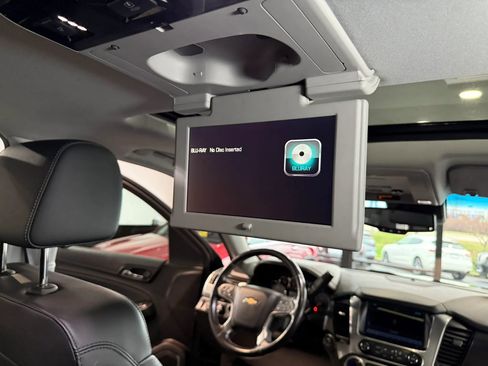 Used 2019 Chevrolet Suburban Premier image 12