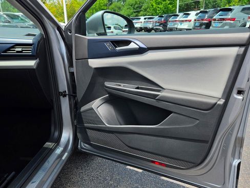 Certified 2023 Volkswagen Taos SE w/ Panoramic Sunroof Package FWD image 49