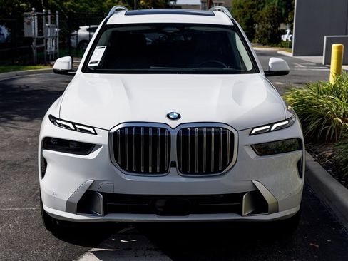 Used 2025 BMW X7 xDrive40i image 8