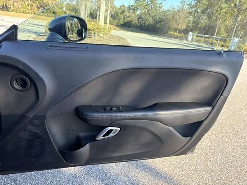 Used 2017 Dodge Challenger SXT image 9