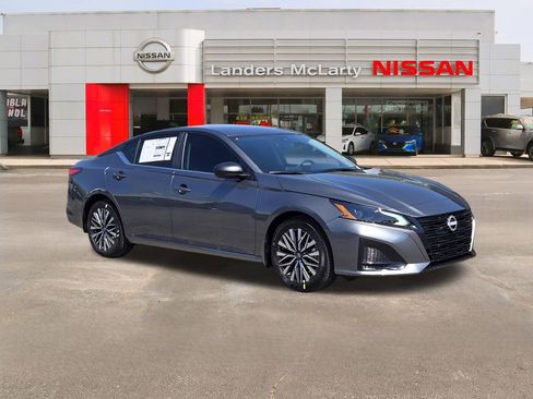 New 2026 Nissan Altima 2.5 SV FWD image 1