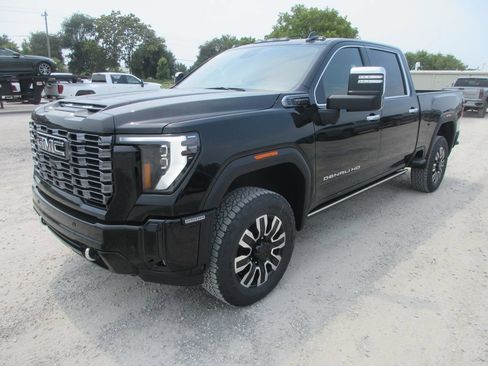 New 2026 GMC Sierra 2500 Denali Ultimate AWD/4WD image 11