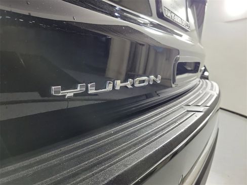 Used 2022 GMC Yukon XL Denali w/ Denali Premium Package image 6