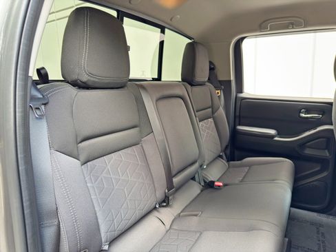 Used 2025 Nissan Frontier SV w/ Tow Package RWD image 32