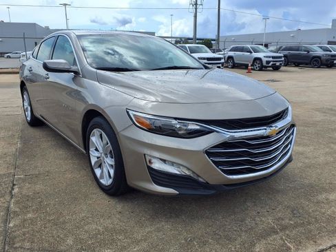 Used 2025 Chevrolet Malibu LT FWD image 2