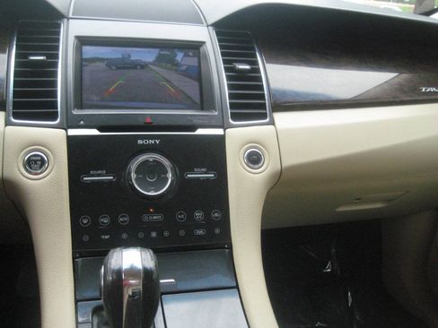 Used 2013 Ford Taurus Limited FWD image 13