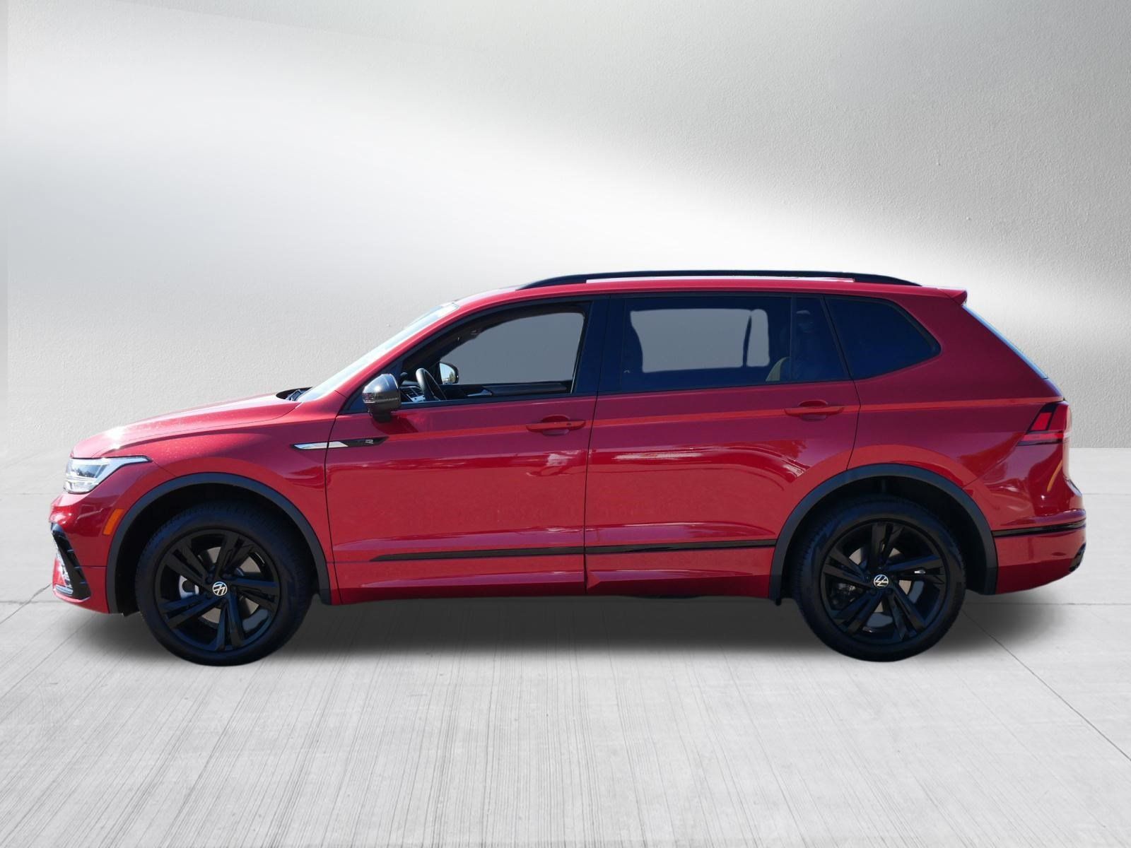 Certified 2024 Volkswagen Tiguan SE R-Line AWD/4WD image 4