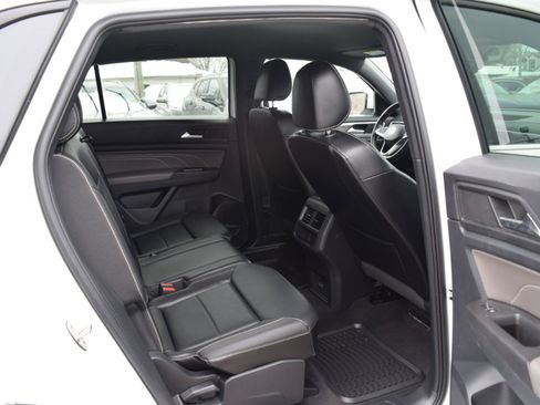 Used 2022 Volkswagen Atlas Cross Sport SE image 35