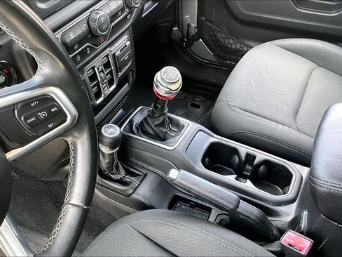 Used 2019 Jeep Wrangler Unlimited Sahara AWD/4WD image 17