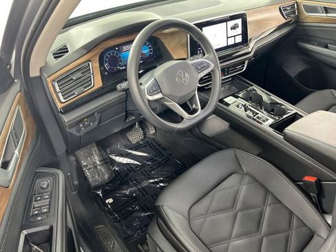 Used 2025 Volkswagen Atlas SE AWD/4WD image 7