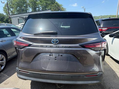 Used 2021 Toyota Sienna XLE FWD image 23