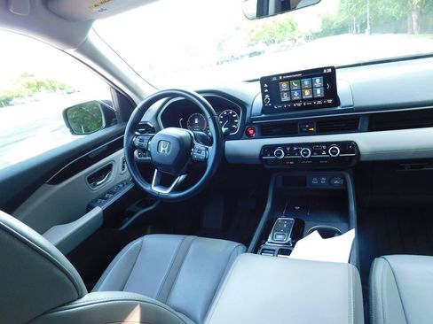 Certified 2025 Honda Pilot EX-L image 3
