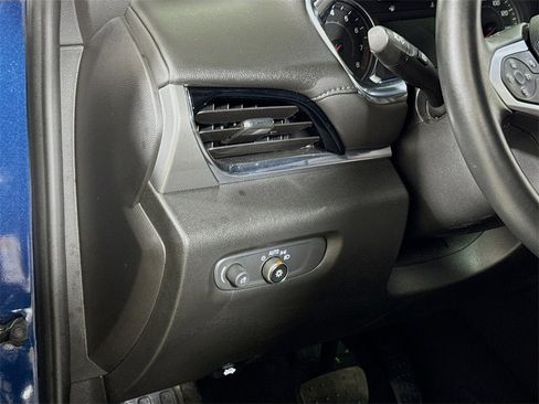 Used 2023 Chevrolet Traverse LT image 8