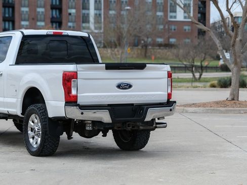 Used 2018 Ford F250 Lariat w/ Chrome Package image 23