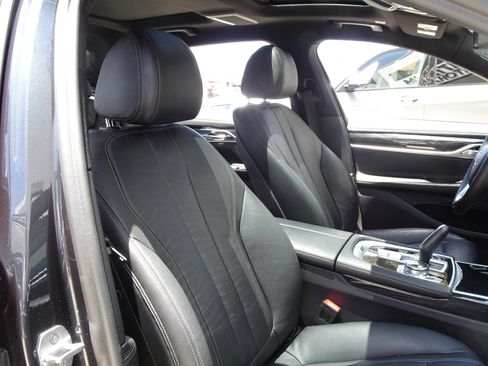 Used 2019 BMW 740i w/ M Sport Package RWD image 18