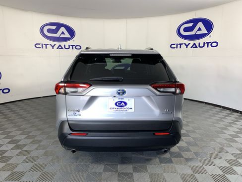 Used 2024 Toyota RAV4 LE AWD/4WD image 4