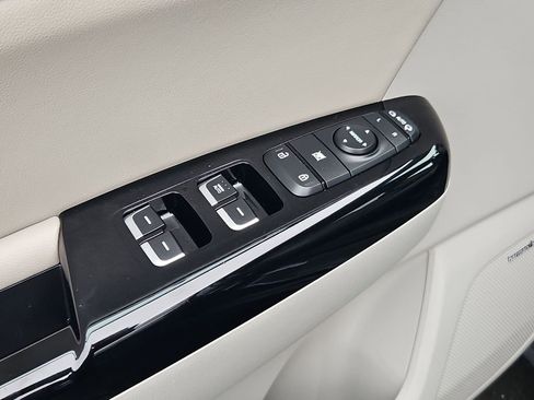 Used 2022 Kia Sportage EX w/ EX Technology Package image 11