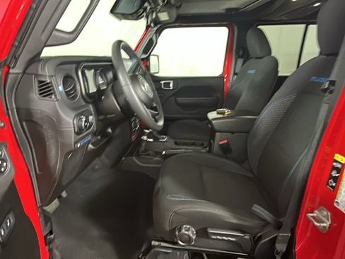 Used 2024 Jeep Wrangler Unlimited Rubicon 4xe AWD/4WD image 13