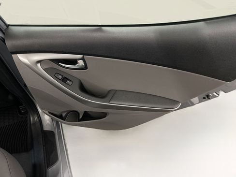 Used 2016 Hyundai Elantra Limited image 29