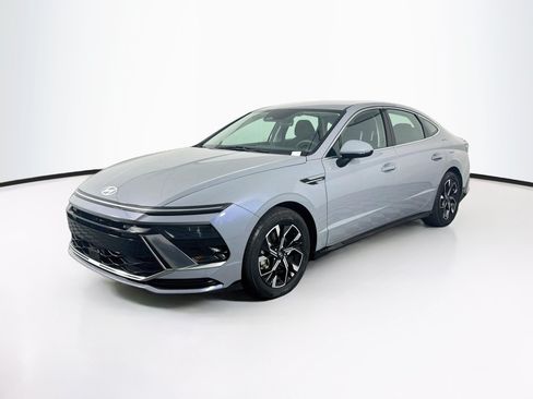 Used 2025 Hyundai Sonata SEL FWD image 3