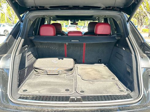 Used 2023 Porsche Cayenne image 28