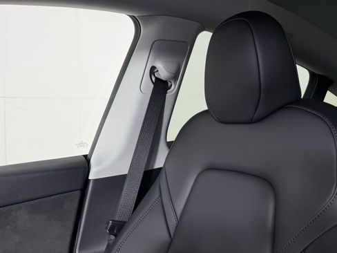 Used 2024 Tesla Model Y Long Range image 16