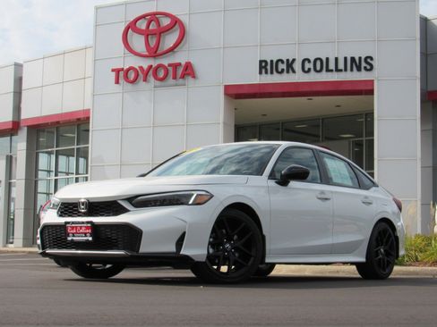 Used 2025 Honda Civic Sport image 1