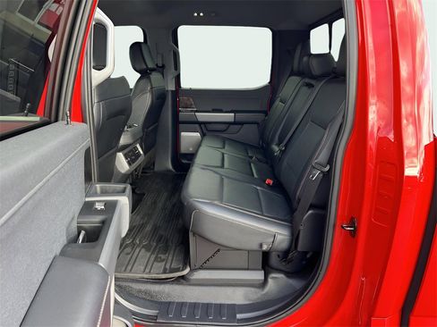 Used 2023 Ford F350 Lariat w/ Chrome Package image 17