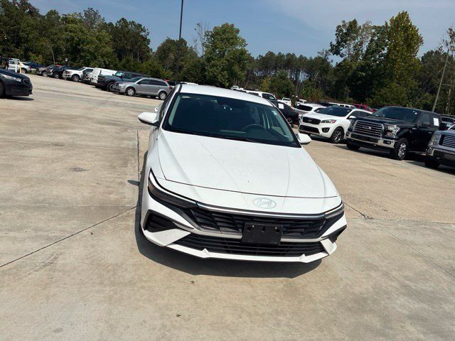 Used 2024 Hyundai Elantra SEL FWD image 5