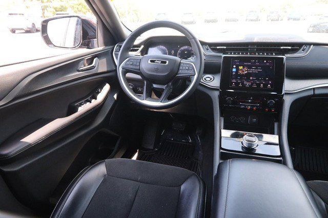 Used 2024 Jeep Grand Cherokee Altitude AWD/4WD image 23