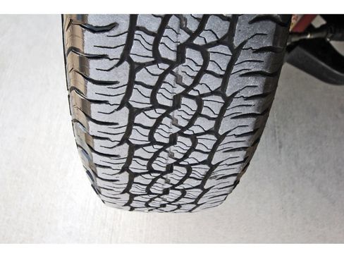 Used 2024 Toyota Tacoma TRD Off-Road image 31