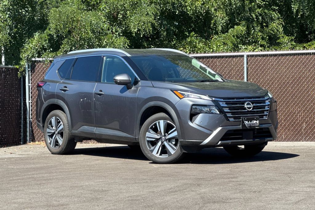 Used 2026 Nissan Rogue SL AWD/4WD image 2
