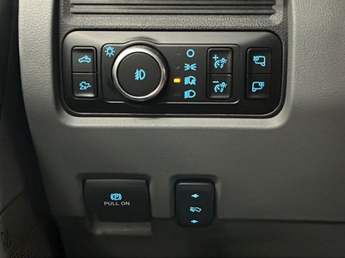 Used 2025 Ford F250 XLT w/ Black Appearance Package AWD/4WD image 32