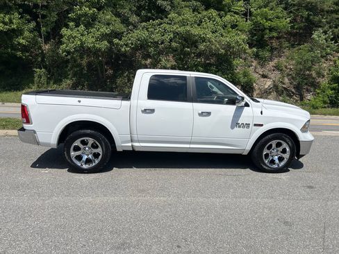 Used 2015 RAM 1500 Laramie AWD/4WD image 9