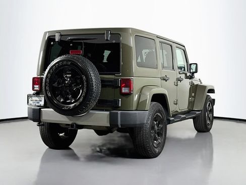 Used 2015 Jeep Wrangler Unlimited Sahara w/ Connectivity Group AWD/4WD image 7