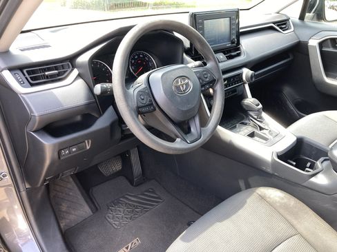 Used 2022 Toyota RAV4 LE FWD image 10
