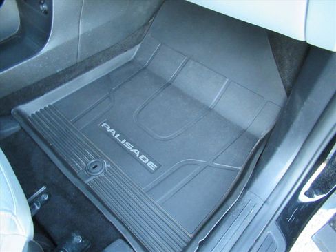 Used 2023 Hyundai Palisade SEL w/ Premium Package image 9