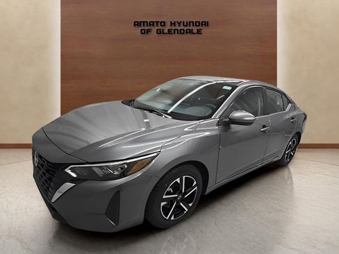 Used 2025 Nissan Sentra SV image 2