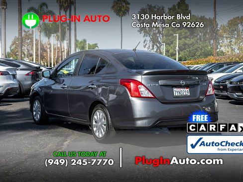 Used 2017 Nissan Versa SV image 2