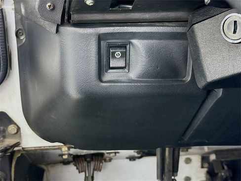 Used 1994 Land Rover Defender 90 image 11