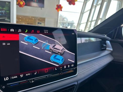 New 2026 Volkswagen Tiguan SE R-Line FWD image 14
